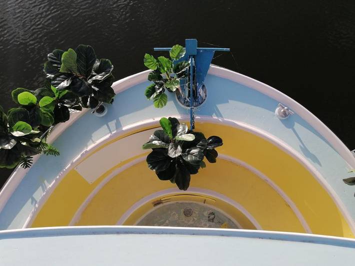 Bateau pour 4 personnes, avec terrasse et vue dans