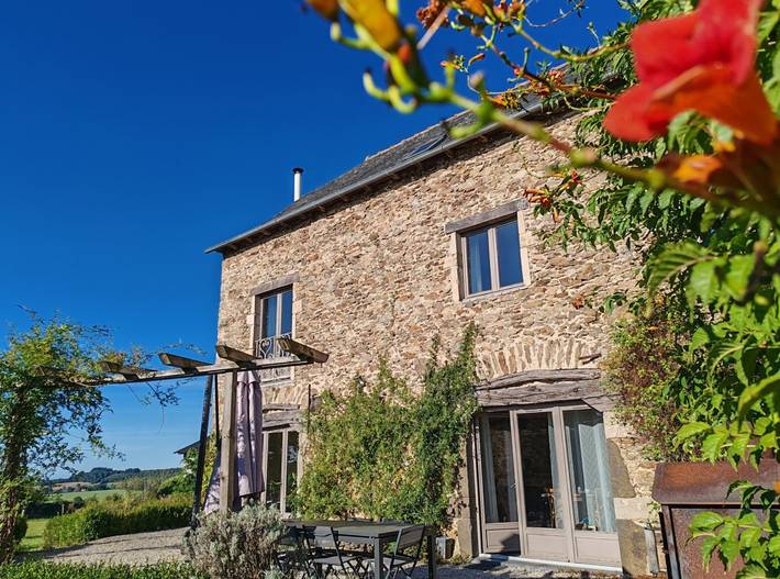 Chambre d’hôte pour 3 personnes, avec jardin et piscine dans l' Aveyron