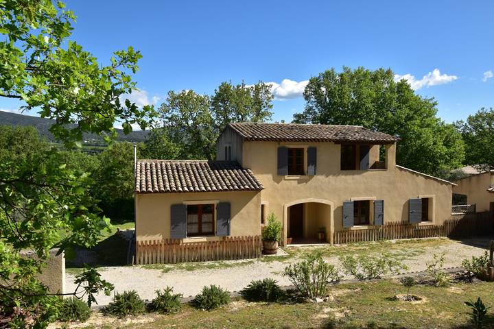 Chambre d’hôte pour 2 personnes, avec jacuzzi et jardin dans le Vaucluse