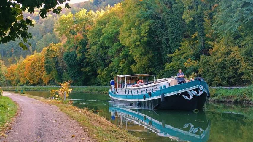 Bateau pour 2 personnes, avec vue ainsi que terrasse et vue sur le lac, adapté aux familles dans
