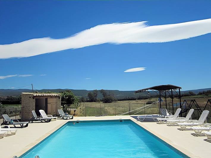 Chambre d’hôte pour 2 personnes, avec jardin et piscine dans le Vaucluse