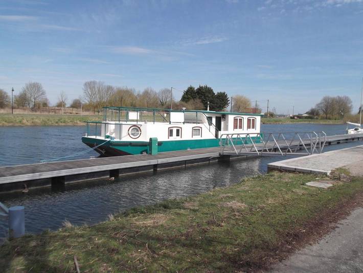 Bateau pour 6 personnes dans