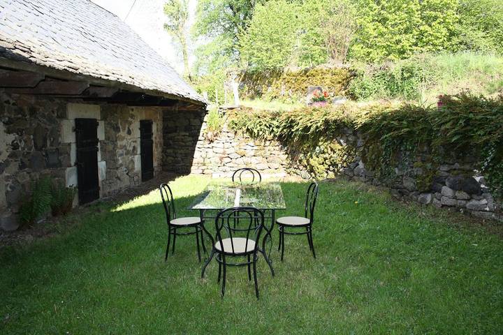 Chambre d’hôte pour 4 personnes, avec jardin, animaux acceptés dans le Cantal