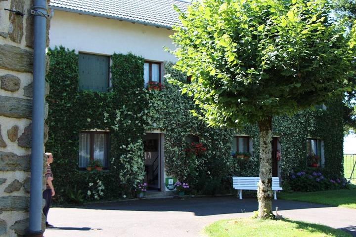 Chambre d’hôte pour 3 personnes, avec jardin dans le Cantal
