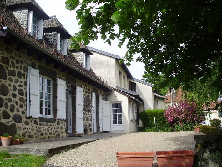 Chambre d’hôte pour 3 personnes, avec jardin dans le Cantal