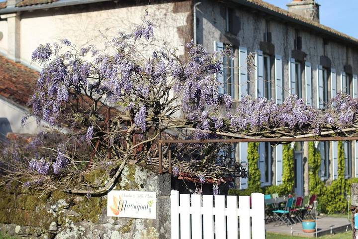 Chambre d’hôte pour 2 personnes, avec jardin dans le Cantal
