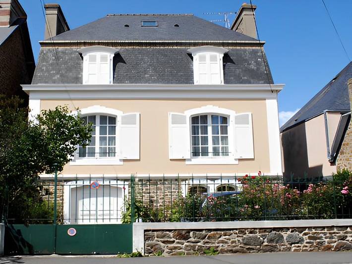 Chambre d’hôte pour 3 personnes, avec jardin et piscine à Saint-Malo