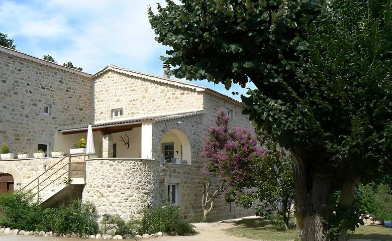 Chambre d’hôte pour 4 personnes, avec jardin et piscine en Ardèche