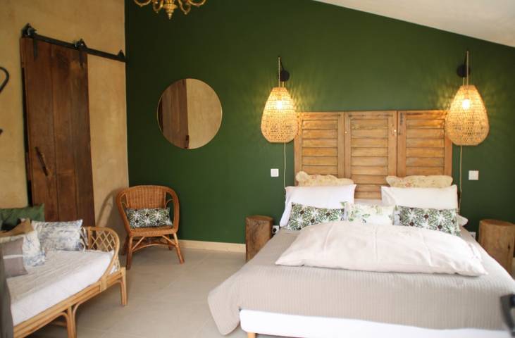 Chambre d’hôte pour 3 personnes, avec jardin ainsi que piscine et jacuzzi en Ardèche - 3