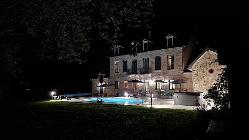 Chambre d’hôte pour 5 personnes, avec sauna et jardin ainsi que piscine et jacuzzi dans le Jura - 2