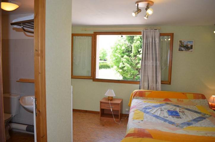 Maison d’hôte pour 2 personnes, avec vue ainsi que piscine et terrasse, animaux acceptés dans le Jura