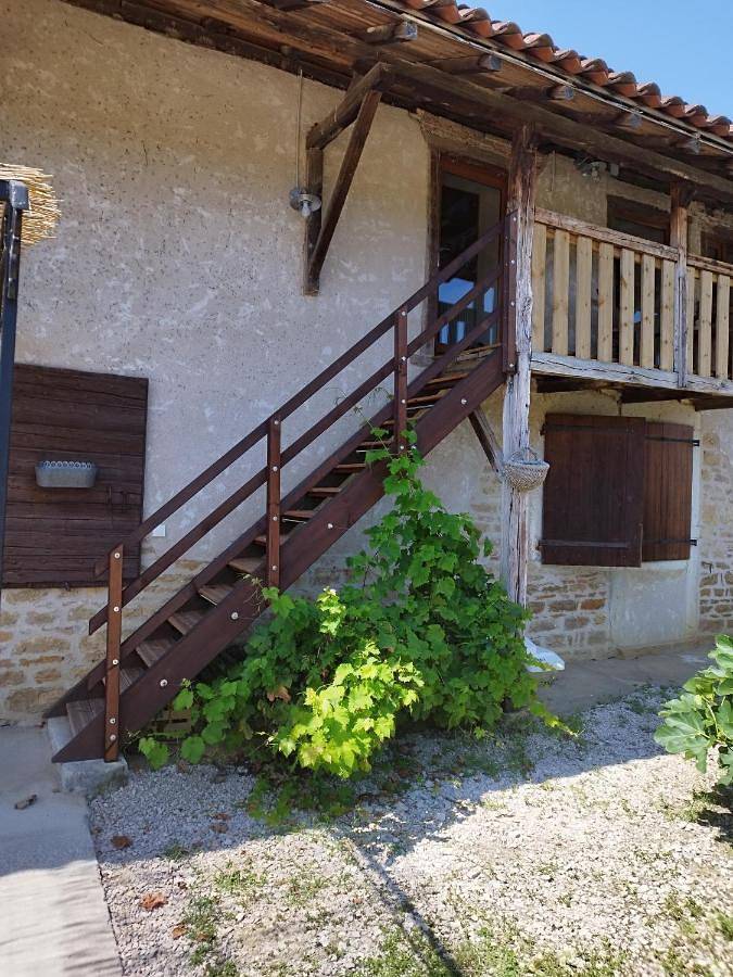 Chambre d’hôte pour 2 personnes, avec piscine et balcon dans le Jura