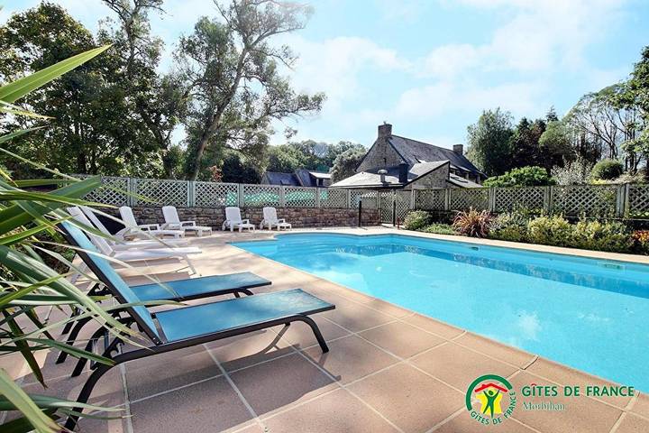 Chambre d’hôte pour 3 personnes, avec jardin et piscine dans le Morbihan