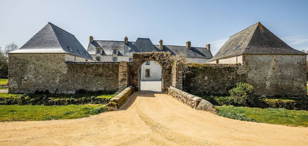 Chambre d’hôte pour 2 personnes, avec vue sur le lac ainsi que jardin et sauna dans le Morbihan