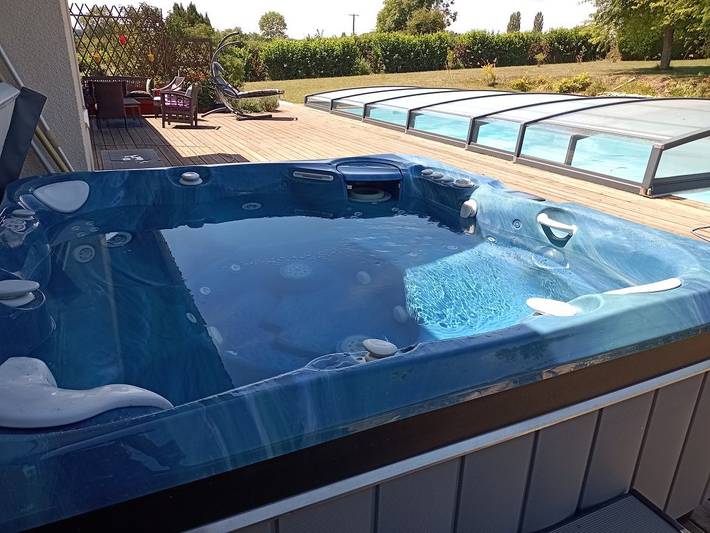 Chambre d’hôte pour 2 personnes, avec jardin ainsi que piscine et jacuzzi dans les Vosges