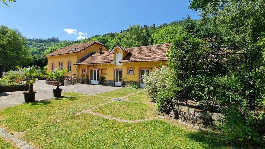Maison d’hôte pour 15 personnes, avec jardin ainsi que piscine et vue, animaux acceptés dans les Vosges