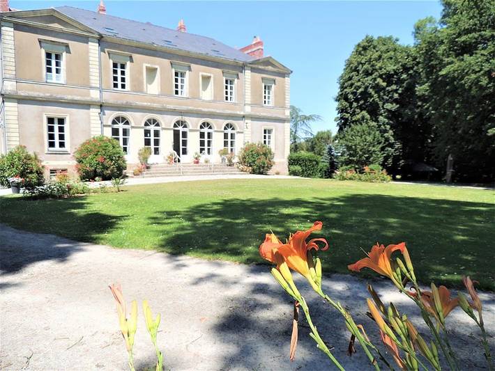 Chambre d’hôte pour 4 personnes, avec piscine ainsi que vue sur le lac et jardin en Loire-Atlantique