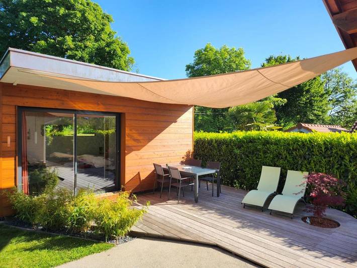 Chambre d’hôte pour 2 personnes, avec bassin pour enfant et terrasse ainsi que jardin et vue en Haute-Savoie
