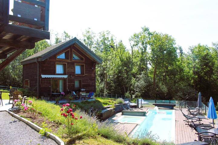 Maison d’hôte pour 2 personnes, avec piscine et sauna ainsi que jardin et jacuzzi en Haute-Savoie