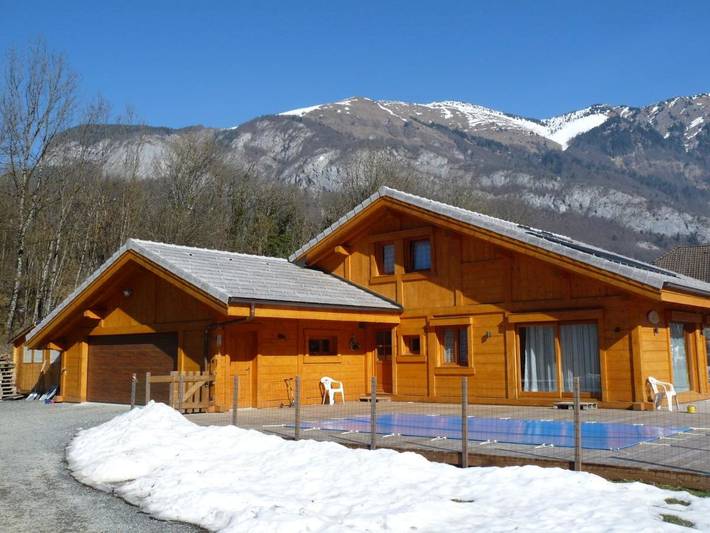 Chambre d’hôte pour 3 personnes, avec jardin ainsi que vue et piscine en Haute-Savoie