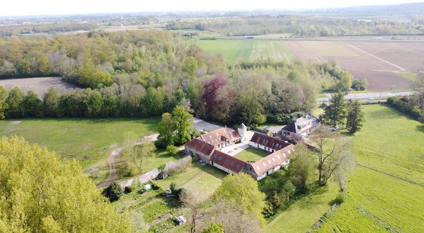Gîte pour 50 personnes, avec vue sur le lac ainsi que jardin et terrasse dans