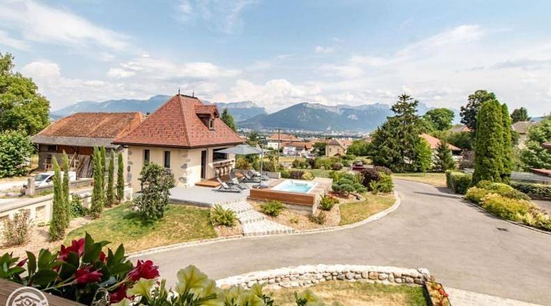 Chambre d’hôte pour 2 personnes, avec vue et jardin ainsi que sauna et piscine en Haute-Savoie