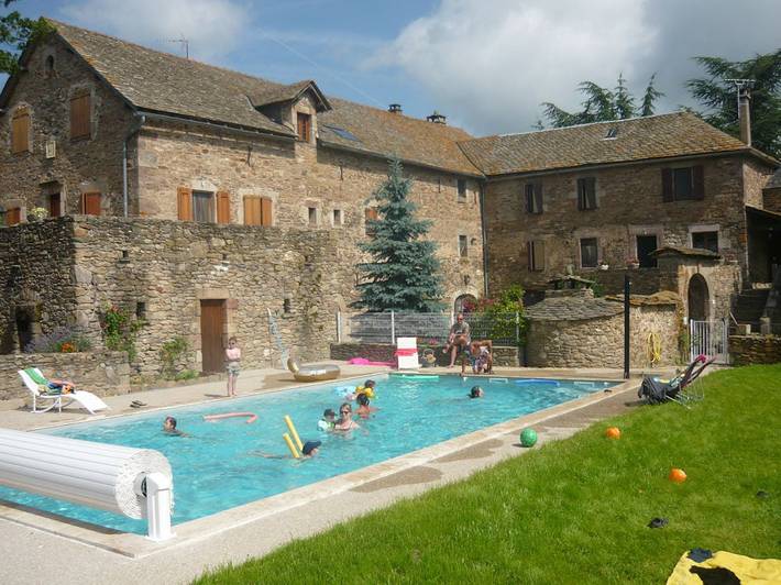 Chambre d’hôte pour 5 personnes, avec jardin et piscine dans l' Aveyron