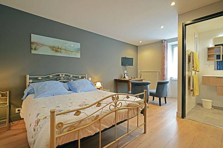 Chambre d’hôte pour 5 personnes, avec jardin et piscine dans l' Aveyron - 4