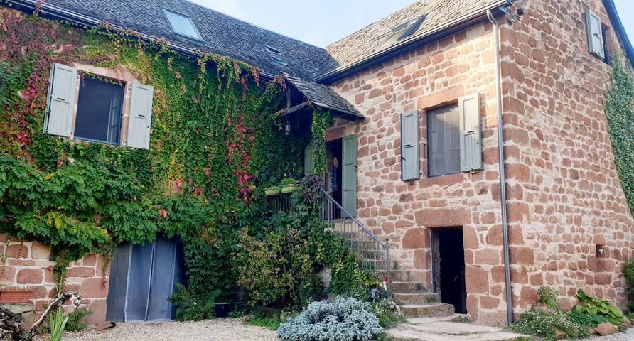Chambre d’hôte pour 2 personnes, avec piscine et jardin dans l' Aveyron