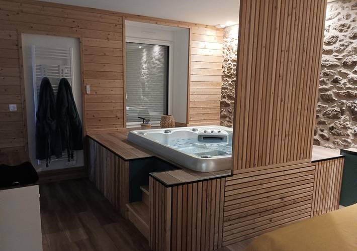 Gîte pour 2 personnes, avec jardin et jacuzzi ainsi que terrasse et sauna dans