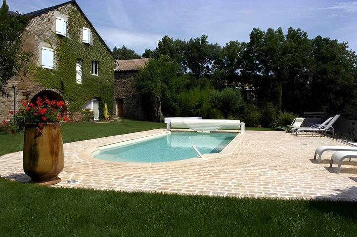 Chambre d’hôte pour 2 personnes, avec jacuzzi ainsi que jardin et piscine dans l' Aveyron