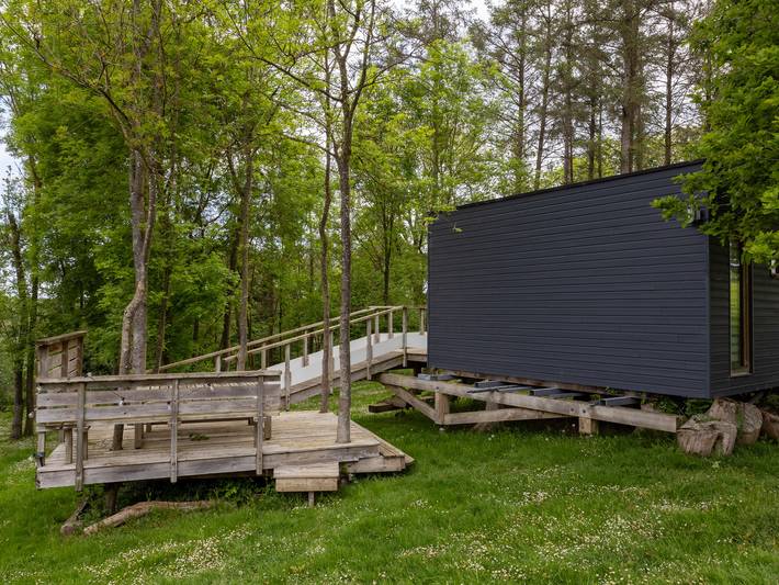Chalet pour 2 personnes, avec jacuzzi et balcon ainsi que sauna et jardin dans