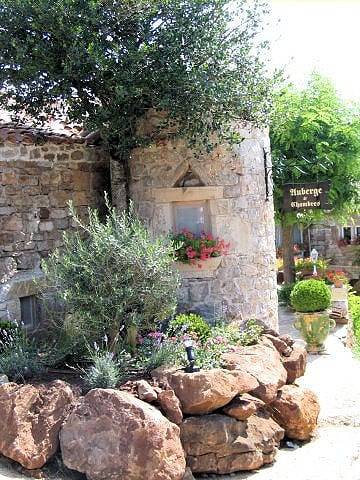 Chambre d’hôte pour 2 personnes, avec jacuzzi ainsi que jardin et piscine dans l' Aveyron - 3