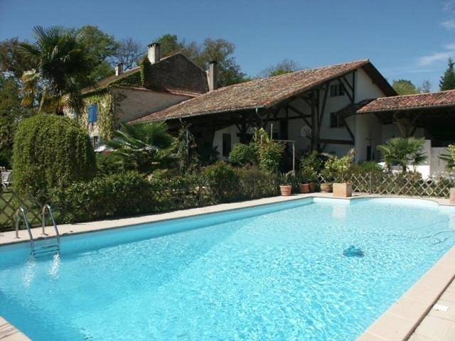 Chambre d’hôte pour 2 personnes, avec vue et terrasse ainsi que piscine et jardin dans le Gers