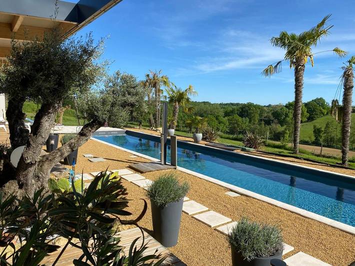 Maison d’hôte pour 2 personnes, avec jardin et vue ainsi que terrasse et piscine dans le Gers