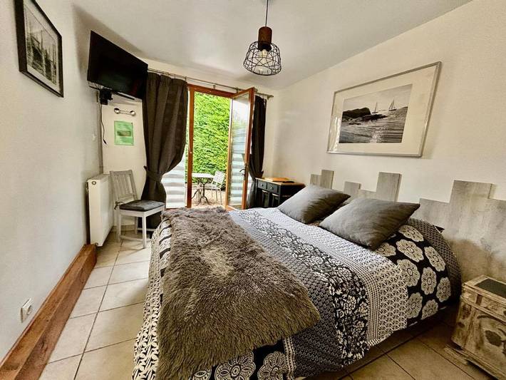 Chambre d’hôte pour 2 personnes, avec vue ainsi que piscine et jardin dans le Calvados