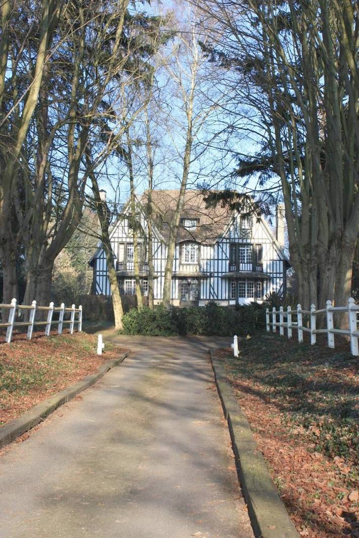 Chambre d’hôte pour 2 personnes, avec piscine et jardin ainsi que vue et terrasse dans le Calvados