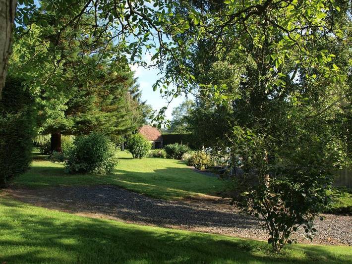 Chambre d’hôte pour 3 personnes, avec piscine ainsi que vue et jardin dans le Calvados - 4