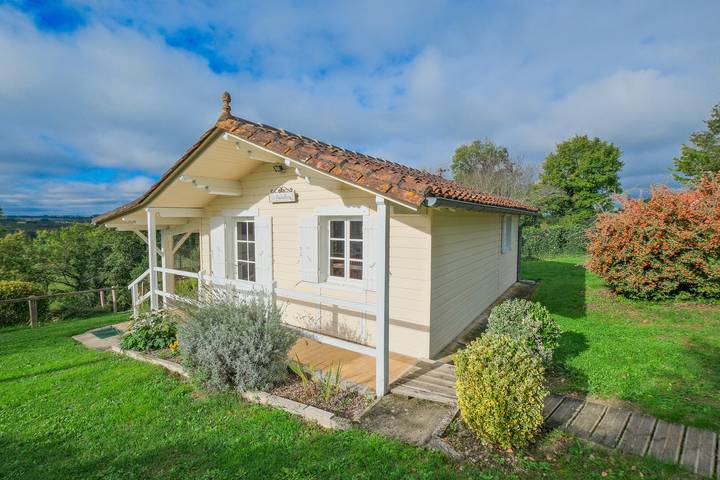 Chalet pour 2 personnes, avec jacuzzi et jardin dans