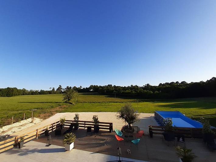 Chambre d’hôte pour 5 personnes, avec piscine et sauna ainsi que jacuzzi et terrasse dans
