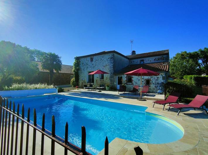 Chambre d’hôte pour 5 personnes, avec piscine et jardin dans