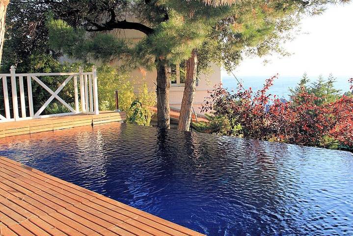 Chambre d’hôte pour 2 personnes, avec jardin ainsi que piscine et jacuzzi à Marseille