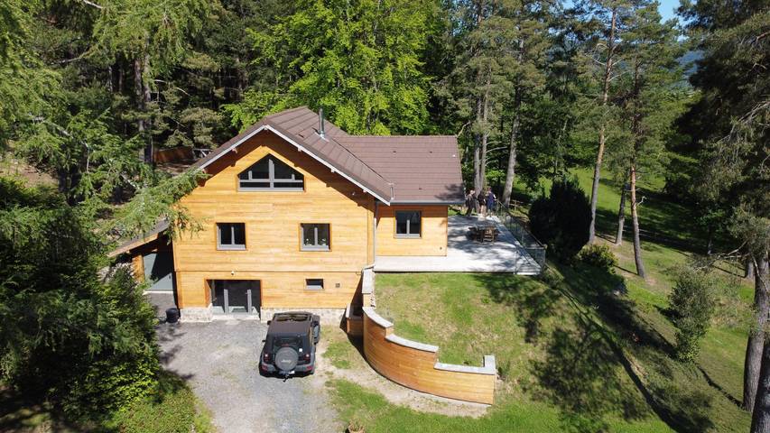 Chalet pour 6 personnes, avec jardin et terrasse dans 