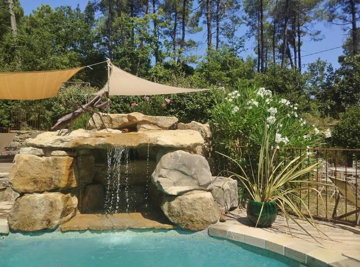 Chambre d’hôte pour 2 personnes, avec jardin ainsi que piscine et jacuzzi en Ardèche