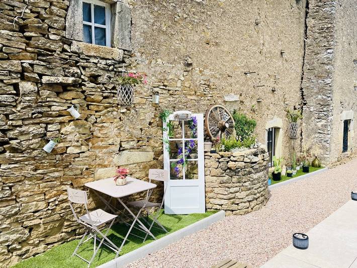Chambre d’hôte pour 2 personnes, avec piscine ainsi que jacuzzi et jardin dans le Jura