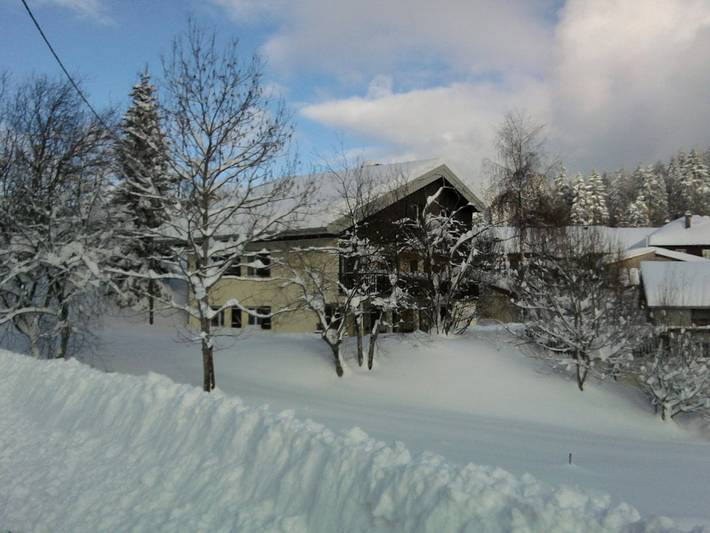 Chambre d’hôte pour 10 personnes, avec jardin dans le Jura