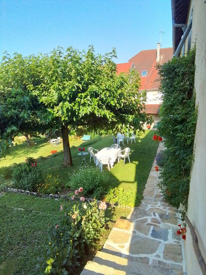 Chambre d’hôte pour 3 personnes, avec jardin dans le Jura - 2