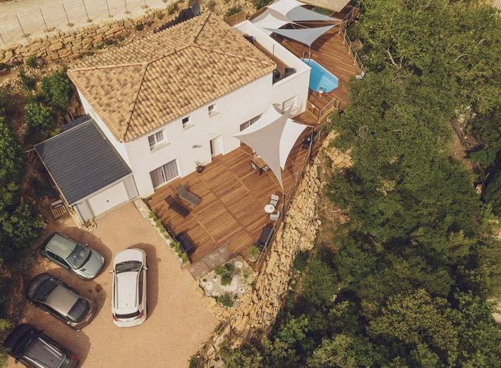 Chambre d’hôte pour 2 personnes, avec piscine ainsi que jacuzzi et terrasse dans le Var