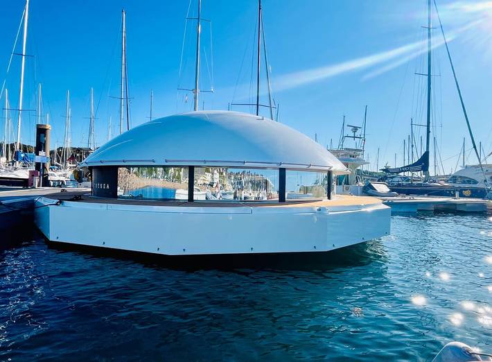 Bateau pour 2 personnes, avec terrasse et jacuzzi dans 