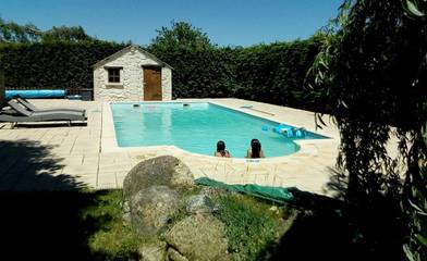 Chambre d’hôte pour 5 personnes, avec piscine et jardin, animaux acceptés dans l' Aveyron